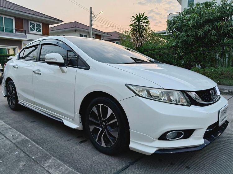 รถ Honda Civic 1.8 ES i-VTEC สี ขาว