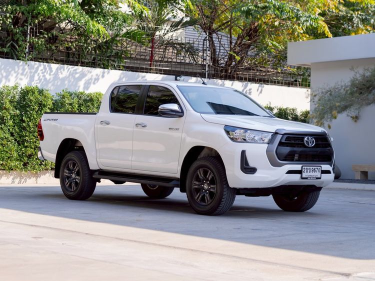 รถ Toyota Hilux Revo 2.4 Prerunner E สี ขาว