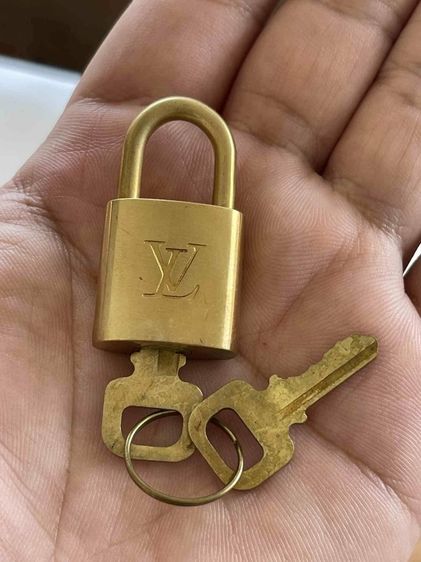กุญแจ LV พร้อมลูกกุญแจ 2 ดอก  รูปที่ 3