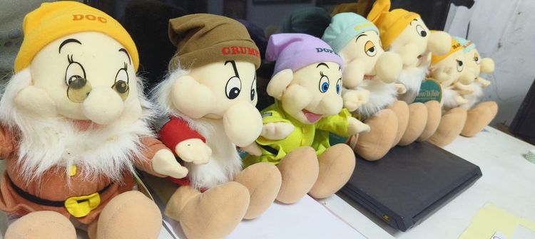 ตุ๊กตาคนเเคระ จากเรื่อง snow white ครบเซ็ต รูปที่ 2