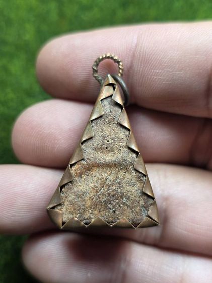 พระนางพญาเนื้อดินกรุพิษณุโลกเก่าๆ รูปที่ 2