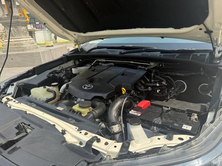 รถ Toyota Hilux Revo 2.4 J สี ขาว