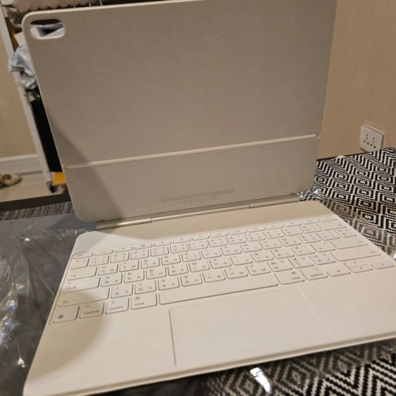 Magic Keyboard สำหรับ IPAD 13 นิ้ว สภาพ95 รูปที่ 2