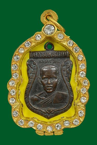 เหรียญเสมาหลังราหู หลวงพ่อน้อย วัดศรีษะทอง ปี05 จ.นครปฐม สภาพสวยเก่า มีจารอักขระหลายตัว น่าใช้มาก