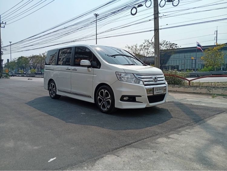 รถ Honda Stepwagon 2.0 JP สี ขาว