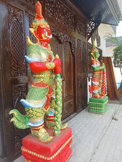 ขายท้าวเวสสุวรรณ สูง 2.3 คู่ 20000 แถม สูง 1 เมตร 1 คู่ สนใจ 0648922789 คับ รูปที่ 2
