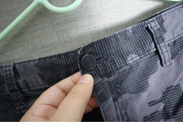 กางเกงขาสั้นแบรนด์ Calvin Klein Jeans รูปที่ 4