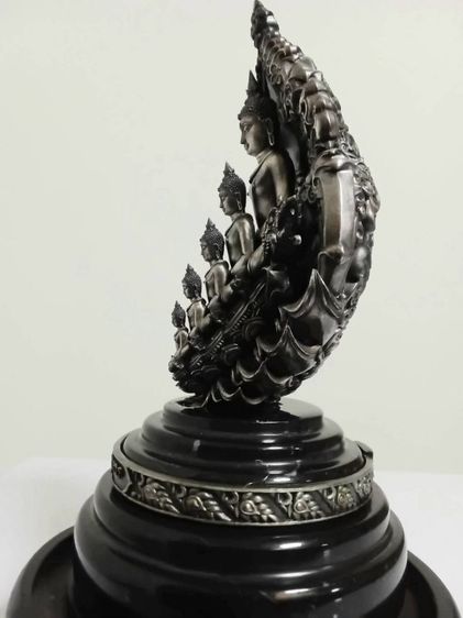 พระพุทธเจ้า5พระองค์ขนาดบูชาหิ้งพระ หรือโต๊ะทำงาน เนื้อเงินรมดำฐานหินอ่อน เฉพาะองค์พระเนื้อเงินสูง4นิ้ว ทรงคุณค่าน่าสะสมบูชา รูปที่ 7