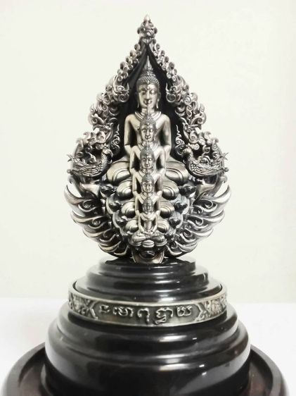 พระพุทธเจ้า5พระองค์ขนาดบูชาหิ้งพระ หรือโต๊ะทำงาน เนื้อเงินรมดำฐานหินอ่อน เฉพาะองค์พระเนื้อเงินสูง4นิ้ว ทรงคุณค่าน่าสะสมบูชา