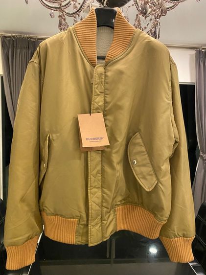 เบอร์เบอรึ่ เสื้อกันหนาว สภาพใหม่เอี่ยมใส่ได้ทั้งสองด้านค่ะ 