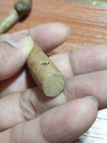 ปลัดขิกหลวงปู่เมฆ และ ปลัดขิก ไม้กาฝาก ไม่ทราบวัดและปีที่ออก สภาพสวยเก่าได้อายุ ปลัดขิกหลวงปู่เมฆ 300 ปลัดขิกไม้กาฝาก 400 สนใจ 2 อันคิด 500 รูปที่ 16