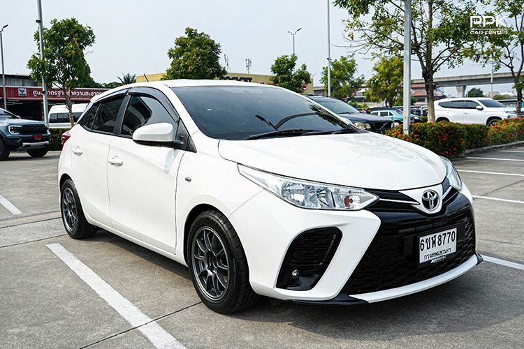 Toyota Yaris 2021 1.2 Entry Sedan เบนซิน ไม่ติดแก๊ส เกียร์อัตโนมัติ ขาว รูปที่ 3