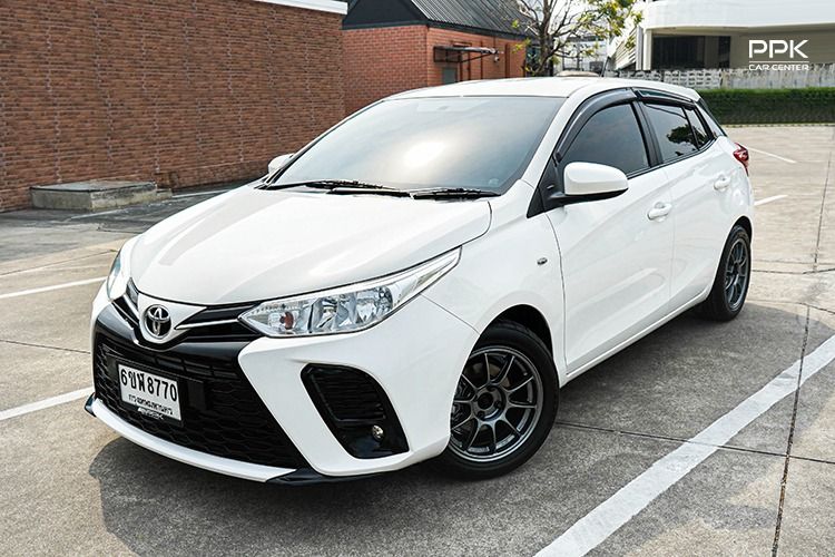 รถ Toyota Yaris 1.2 Entry สี ขาว