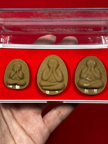 🔥 พระปิดตา หลวงปู่โต๊ะ วัดประดู่ฉิมพลี กทม เนื้อผงเกสร ได้รับพระปิดตาทั้งหมดสามองค์ พร้อมกล่อง รูปที่ 2