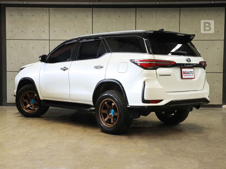 Toyota Fortuner 2021 2.4 Legender Black Top Utility-car ดีเซล ไม่ติดแก๊ส เกียร์อัตโนมัติ ขาว รูปที่ 4