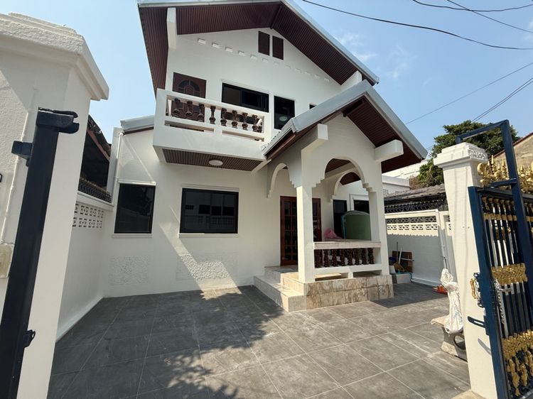 ขายบ้าน เดี่ยว 2 ชั้น 35 ตรว . รีโนเวทใหม่ทั้งหลัง
