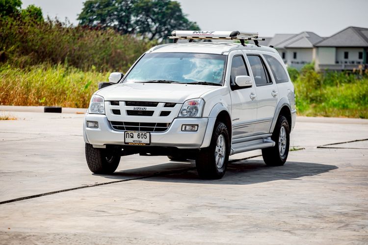รถ Isuzu MU-7 3.0 สี ขาว