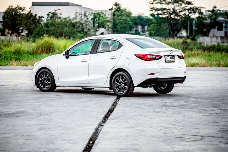 Mazda Mazda 2 2018 1.3 High Connect Sedan เบนซิน เกียร์อัตโนมัติ ขาว รูปที่ 4