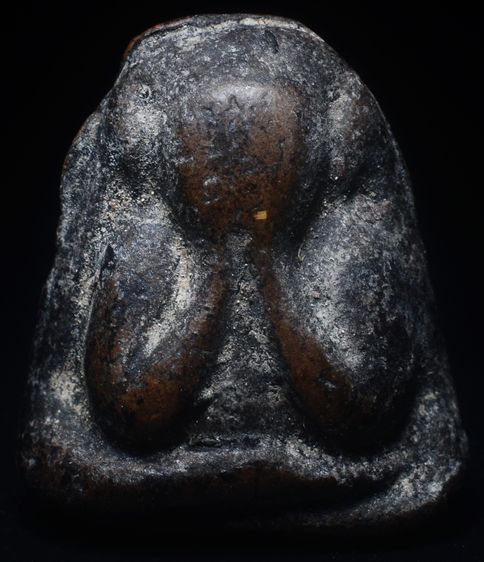 พระปิดตาหลวงพ่อแก้ว พิมพ์หลังแบบ