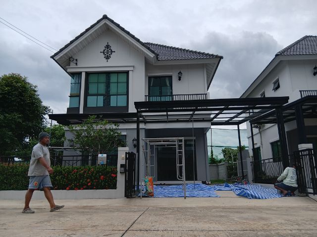 งานต่อเติมบ้านที่จอดรถ โครงหลังคาเหล็ก ปูกระเบื้อง