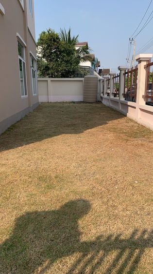 มีบางส่วน บ้านทาวน์โฮมใหม่หัวมุม 3 ชั้นเล่นระดับ รูปที่ 4