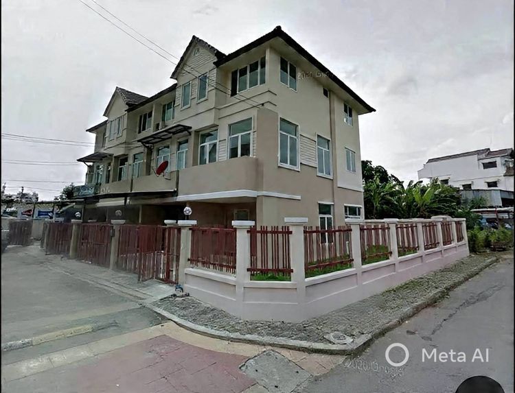 บ้านทาวน์โฮมใหม่หัวมุม 3 ชั้นเล่นระดับ