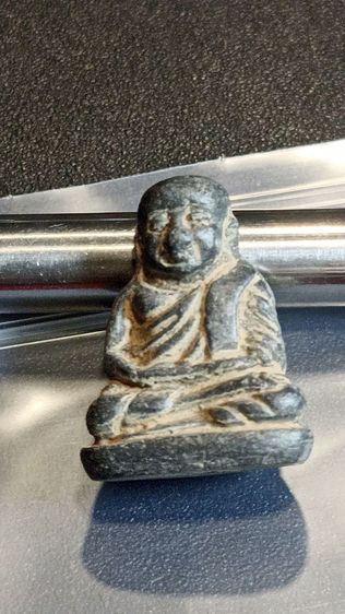 หลวงพ่อเงินเนื้อว่านไพรดำแถมหลวงพ่อเดิม