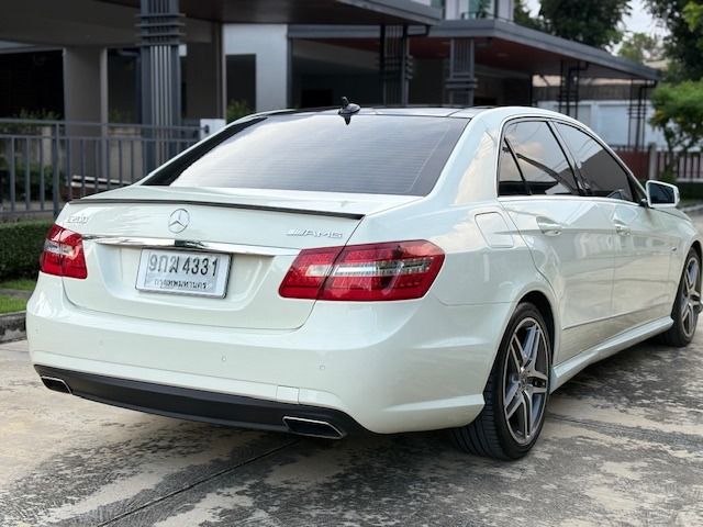 Mercedes-Benz E-Class 2012 E200 CGI Sedan เบนซิน เกียร์อัตโนมัติ ขาว รูปที่ 3