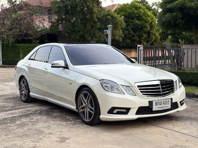 รถ Mercedes-Benz E-Class E200 CGI สี ขาว