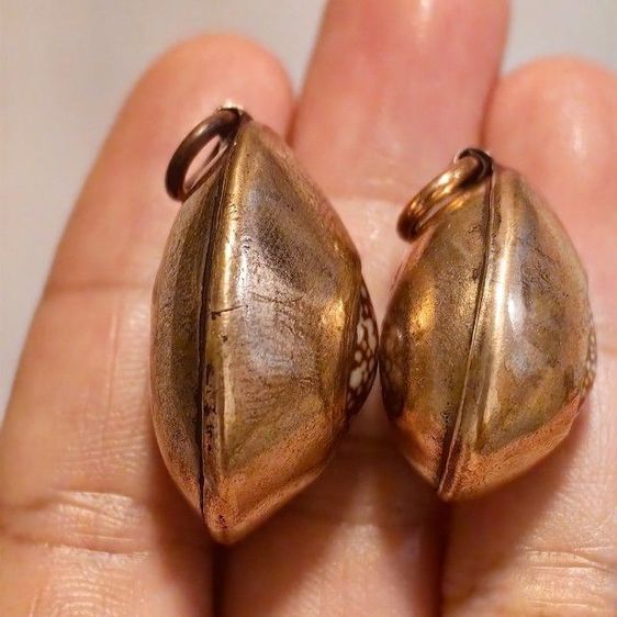 เครื่องรางของขลัง เบี้ยแก้ ป้องกันภัยคุณไสย์ พุทธคุณในตัว เมตตามหานิยม แบ่งปันให้ตามรูป รูปที่ 4