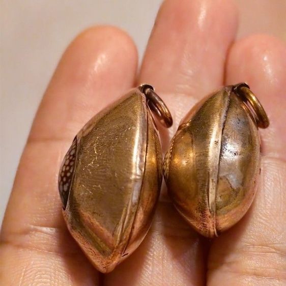 เครื่องรางของขลัง เบี้ยแก้ ป้องกันภัยคุณไสย์ พุทธคุณในตัว เมตตามหานิยม แบ่งปันให้ตามรูป รูปที่ 3