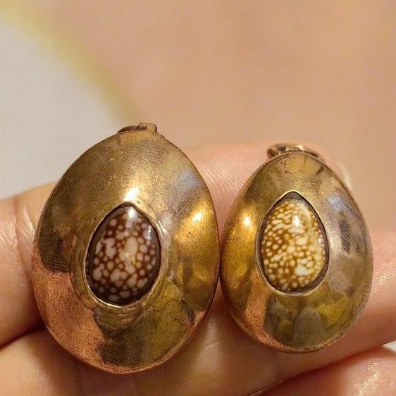 เครื่องรางของขลัง เบี้ยแก้ ป้องกันภัยคุณไสย์ พุทธคุณในตัว เมตตามหานิยม แบ่งปันให้ตามรูป