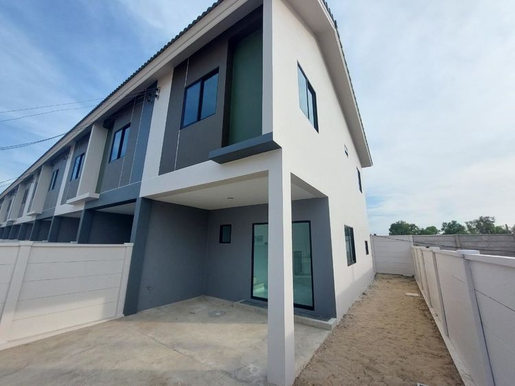 ให้เช่าทาวน์โฮม หลังมุม เจษฎา 11 รังสิต คลอง 2 ขนาด 26 ตรว. พร้อมเข้าอยู่ทันที ใกล้นิคมนวนคร เดินทางสะดวก เชื่อมออกพหลโยธิน-คลองหลวง