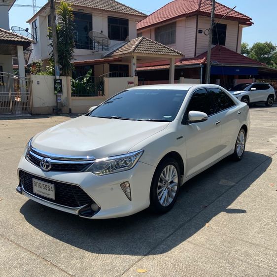 Toyota Camry 2015 2.5 HV Premium Sedan ไฮบริด ไม่ติดแก๊ส เกียร์อัตโนมัติ ขาว รูปที่ 2