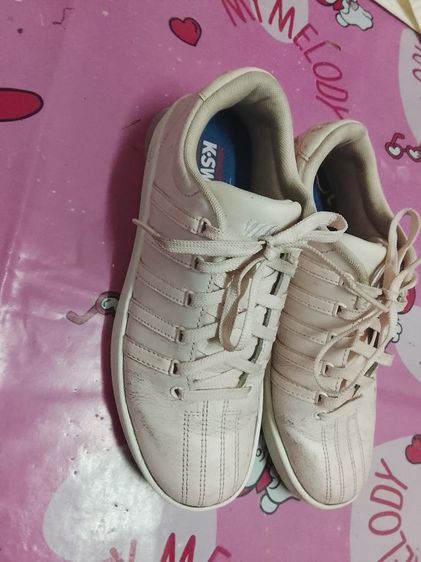 รองเท้าผ้าใบ