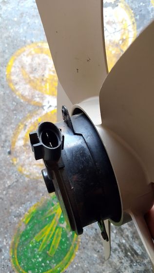 พัดลมหม้อน้ำใส่รถเก่งโตโยต้าแท้ติดรถญี่ปุ่นซื้อจากเชียงกงใช้งานได้ปกติโคตรแรงซื้อมาจากเชียงกงสำรองติดรถไว้ตอนนี้รถขายไปแล้วใครหาอยู่ไม่ควร รูปที่ 3