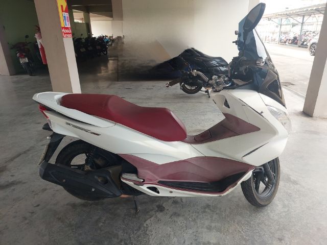 PCX 150 ปี 2015 เครื่องเดิม ภาษีขาดเกิน 3 ปี มีเล่มทะเบียนให้และใบซื้อขาย