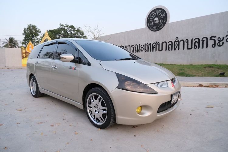 รถ Mitsubishi Space Wagon 2.4 GLS สี บรอนซ์ทอง