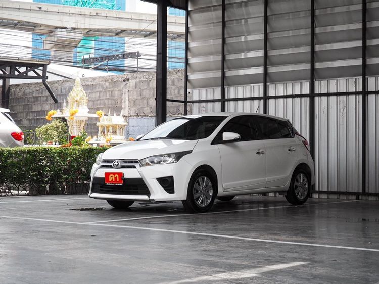 รถ Toyota Yaris 1.2 G สี ขาว