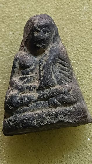 หลวงพ่อเงินเนื้อดิน เก่าตามภาพ