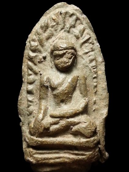 พระรอดลำพูนเนื้อเขียวครับ