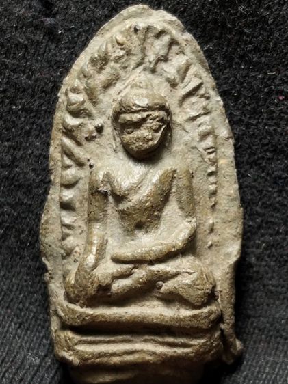 พระรอดลำพูนเนื้อเขียวครับ รูปที่ 16