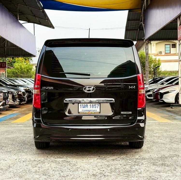 Hyundai H-1  2018 2.5 Deluxe Van ดีเซล ไม่ติดแก๊ส เกียร์อัตโนมัติ น้ำตาล รูปที่ 4