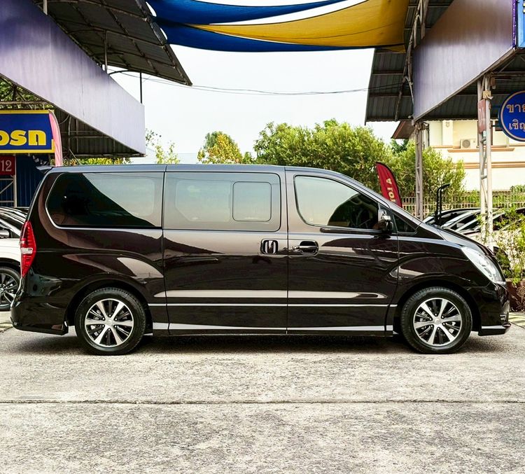 Hyundai H-1 2018 2.5 Deluxe Van ดีเซล ไม่ติดแก๊ส เกียร์อัตโนมัติ น้ำตาล รูปที่ 2