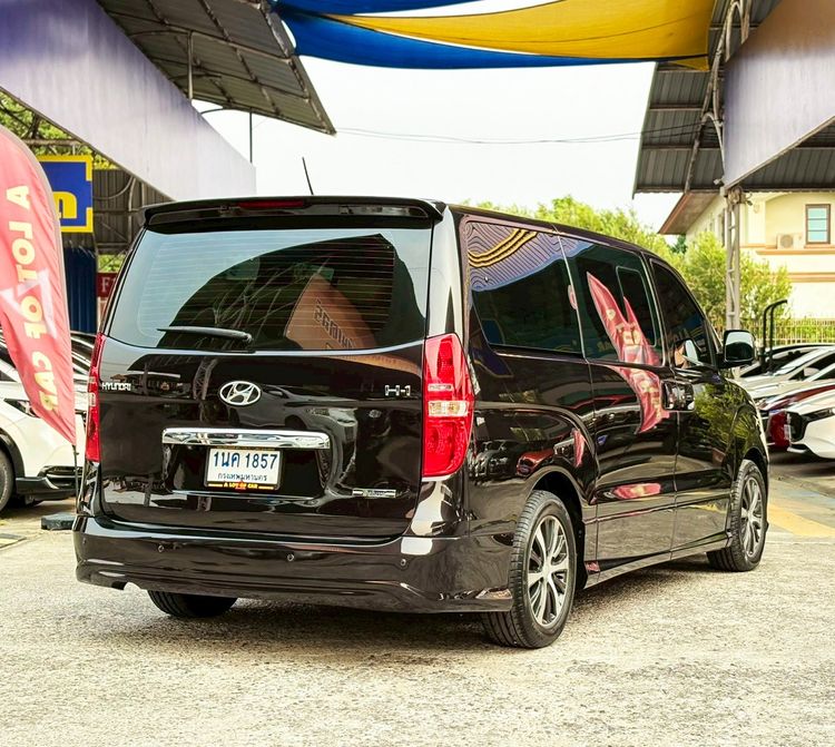 Hyundai H-1 2018 2.5 Deluxe Van ดีเซล ไม่ติดแก๊ส เกียร์อัตโนมัติ น้ำตาล รูปที่ 3
