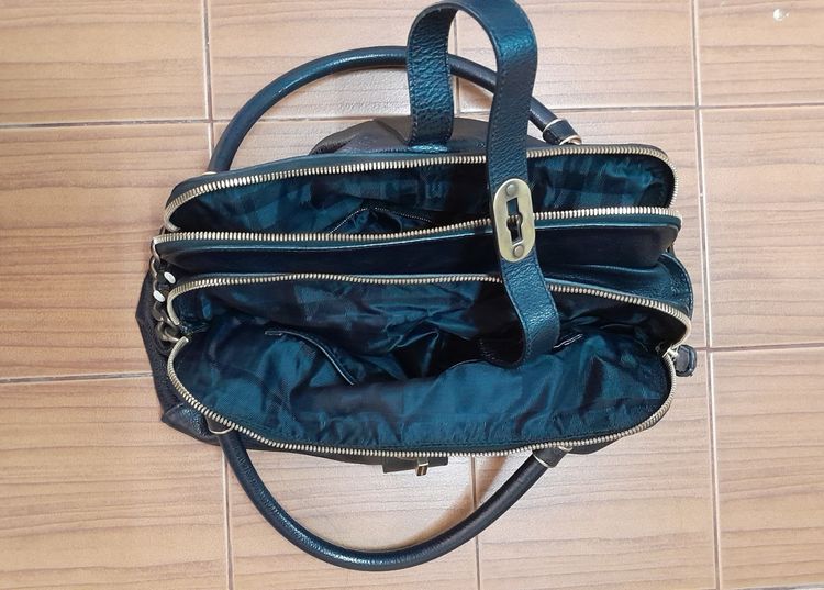 ถูกไฟลุก Burberry Bartow Leather Bag เป๋าหนังสภาพกริบสีดำ อะไหล่ทองรมดำ ถูกม๊ากก รูปที่ 8