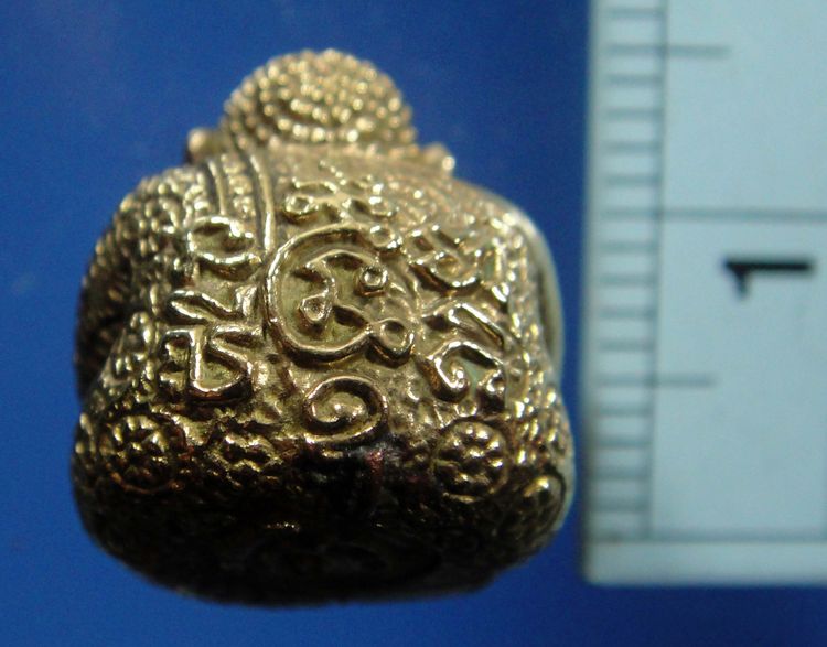 ลูกอมพระสังกัจจายน์อุดกริ่งรุ่นแรก หลวงพ่อเพี้ยน วัดเกริ่นกฐิน ลพบุรี เนื้อทองทิพย์ ตอกโค๊ต วฐ ปี 53 รูปที่ 2