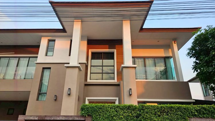 บ้านสวยหรูหรา 130 ตร.วา พร้อมเข้าอยู่ได้ทันที สาริน ซิตี้ The Lake Ville