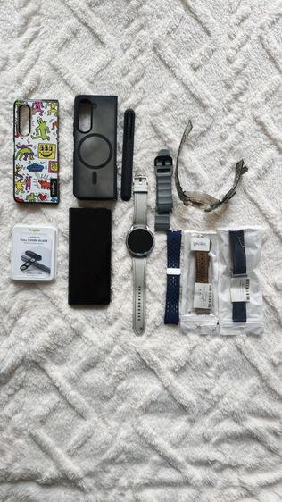 Samsung Galaxy Fold 5 512gb with Galaxy watch classic 6 รูปที่ 4