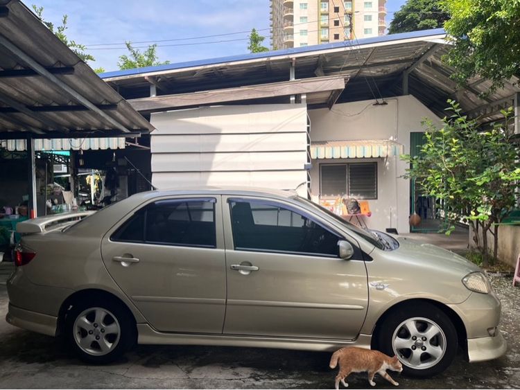 Toyota Vios 2004 1.5 E Sedan เบนซิน ไม่ติดแก๊ส เกียร์อัตโนมัติ บรอนซ์ทอง รูปที่ 2
